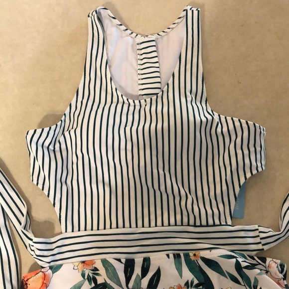 Swimsuit - Picture 3 of 8